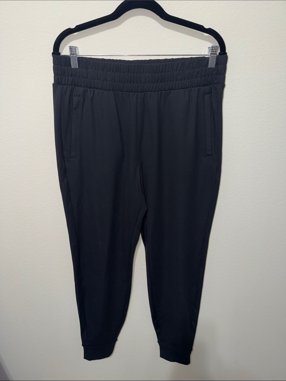 NWOT Yogalicious Black Elastic Waist Jogger Pants AU26